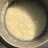 Étape de cuisson du haricot jusqu’à ce que cela devienne pâteux